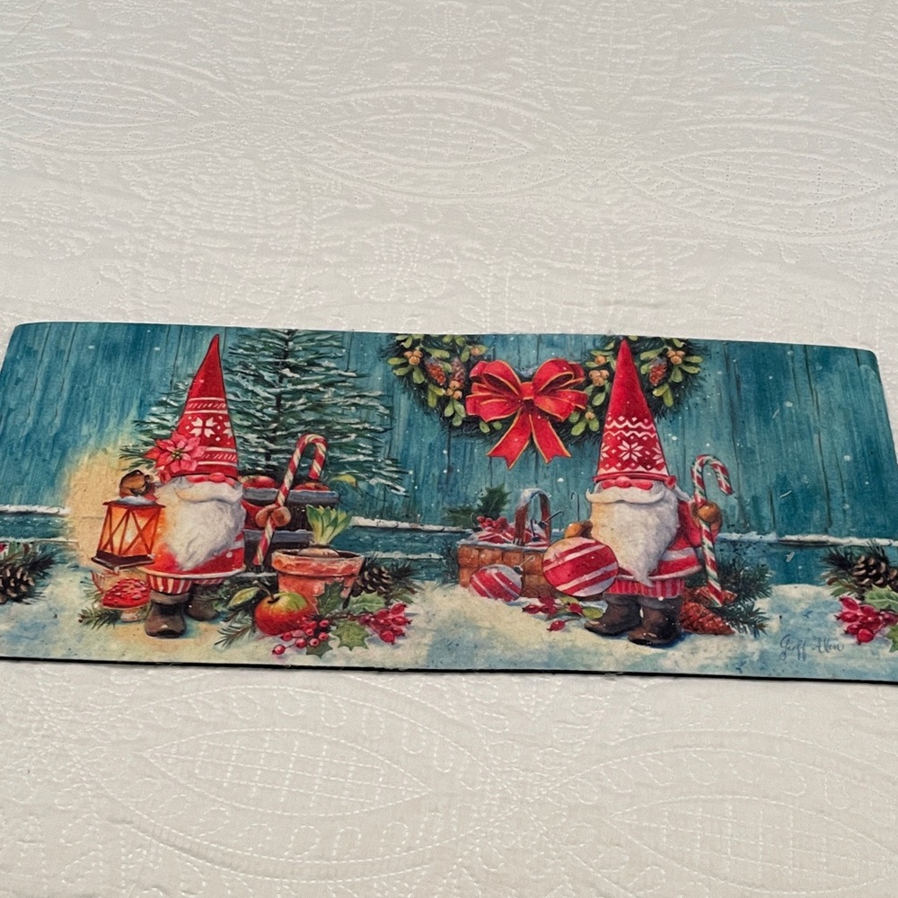 SASSAFRAS By EVERGREEN Christmas GNOMES Switch Mat Rug Lightly Used
